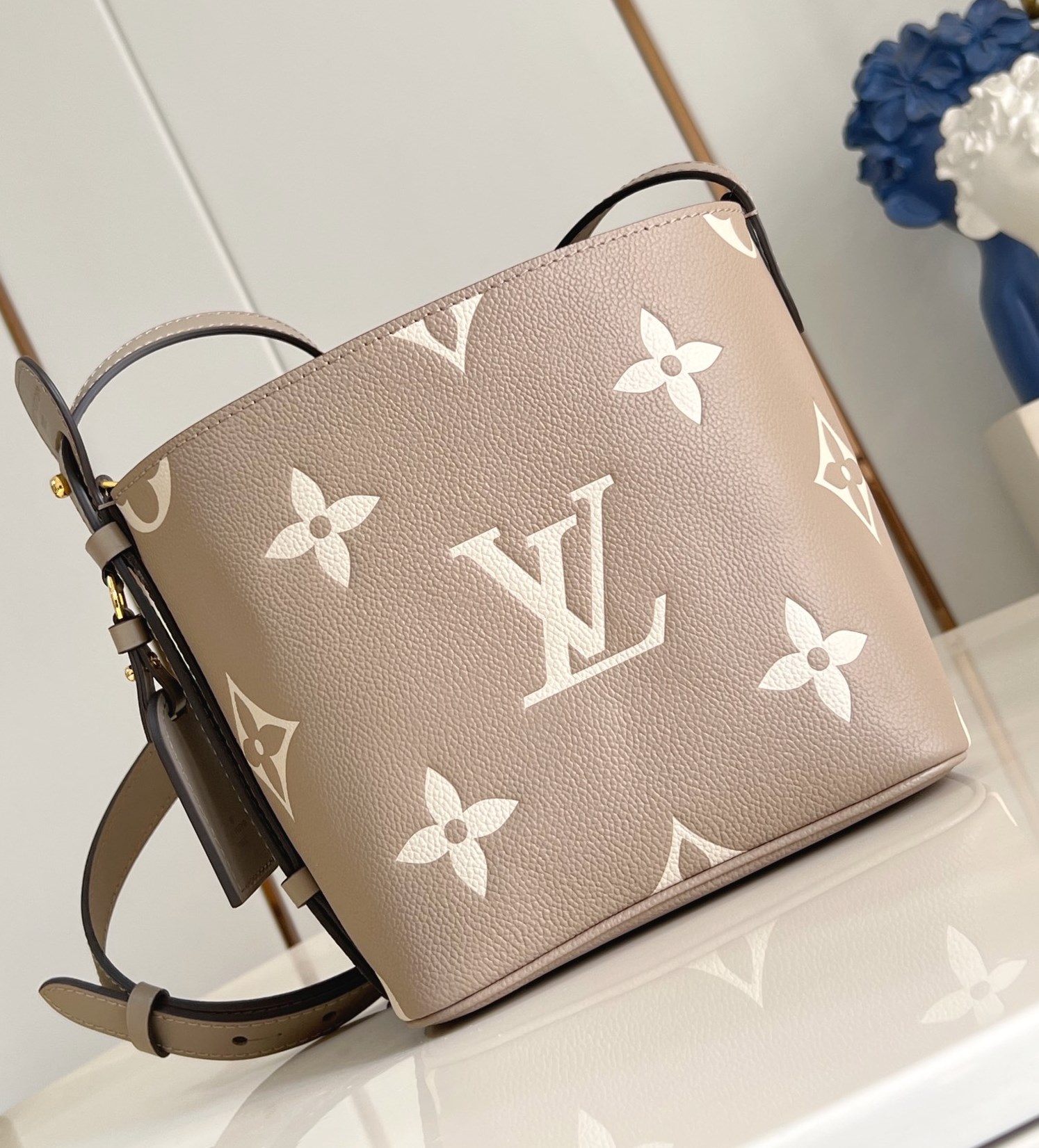 [Pre-order] Louis Vuitton กระเป๋ารุ่น All In BB Bicolor Monogram Empreinte Beige/Cream งานเกรด Vip คุณภาพดีที่สุด