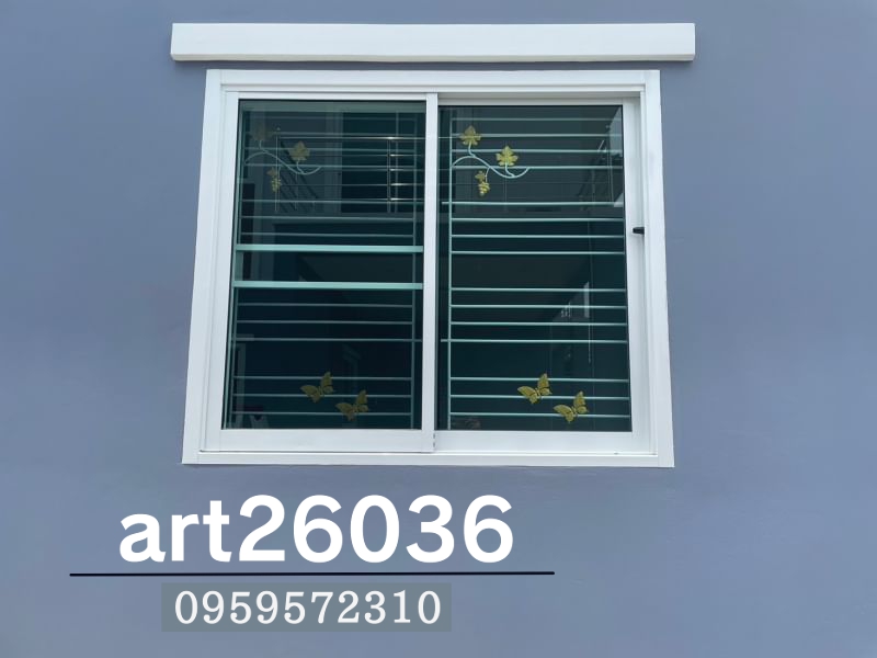 เหล็กดัดโทนขาว ทาสี พร้อมมุ้งลวด บานเลื่อน