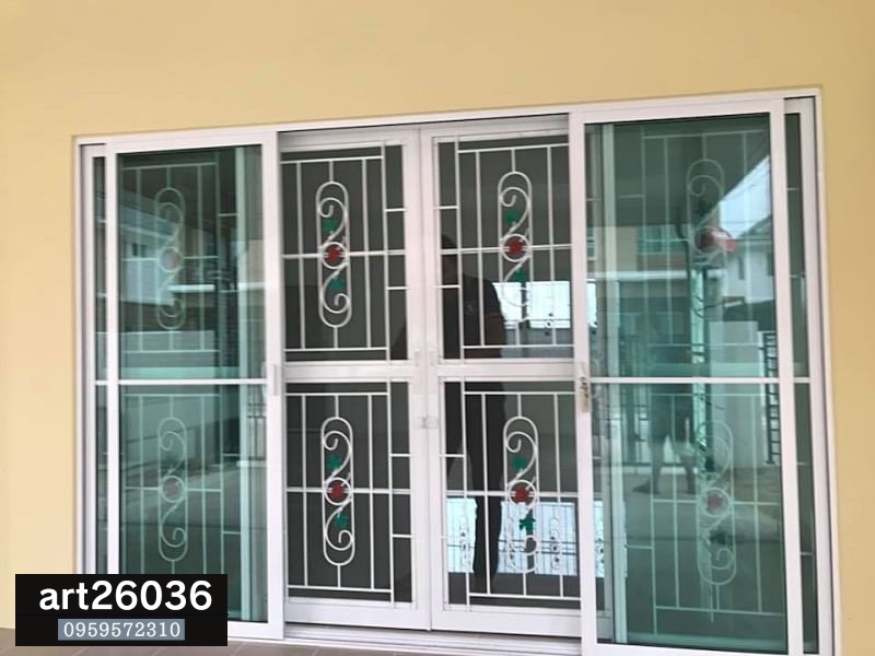 เหล็กดัดพร้อมมุ้งลวด ลายองุ่น