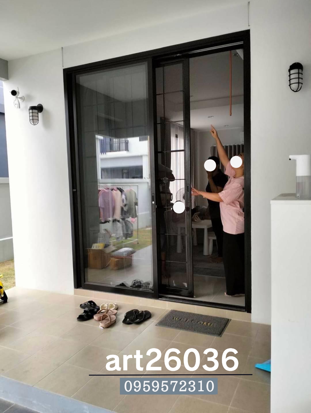 เหล็กดัดหน้าต่าง สไตล์โมเดิร์น กรอบสีดำพร้อมผ้าม่านยอดฮิต