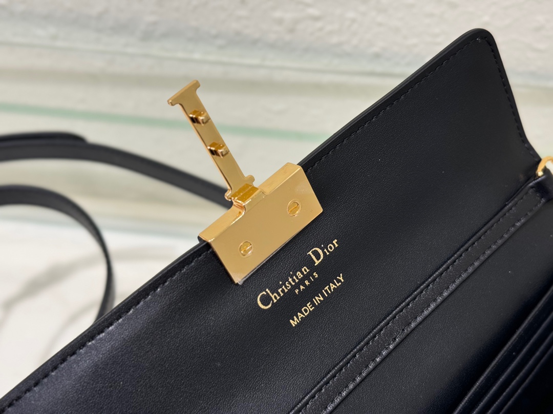 [Pre-order]กระเป๋าDior Miss Montaigne Mini Bag Black Smooth Calfskin งานเกรด Vip คุณภาพดีที่สุด