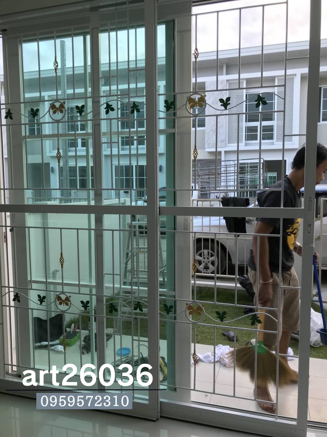 เหล็กดัดสีอบพร้อมมุ้งลวด ประตู บานเลื่อน