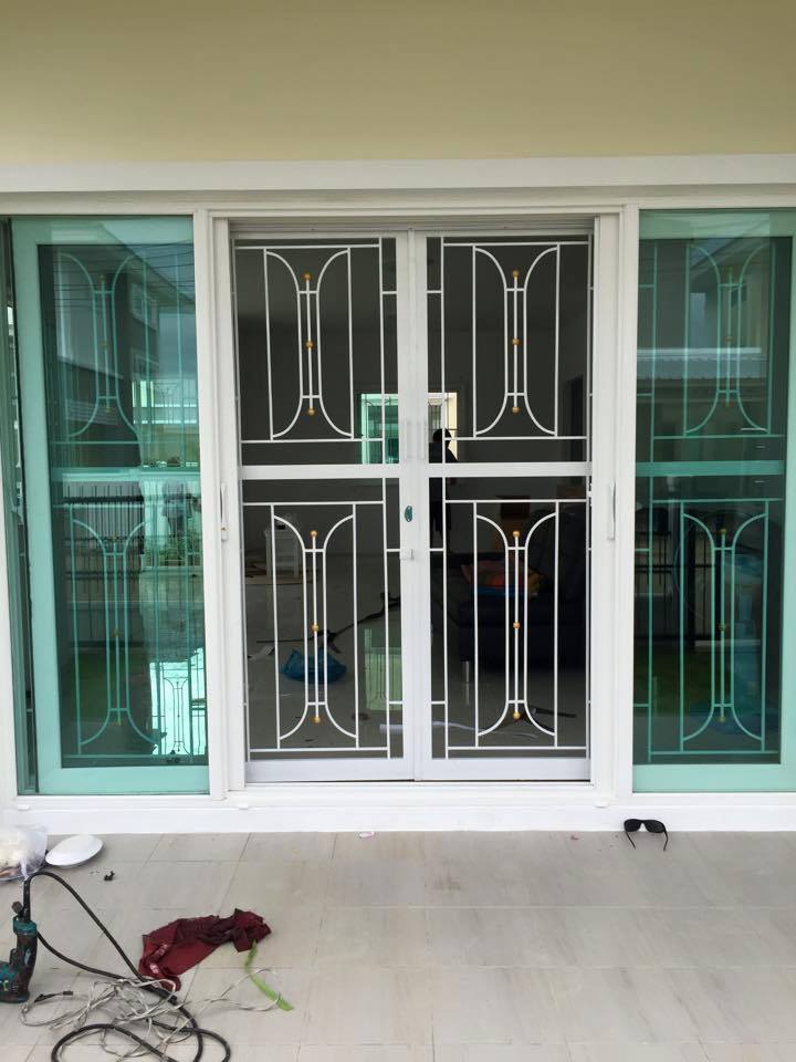 เหล็กดัดพร้อมมุ้งลวด