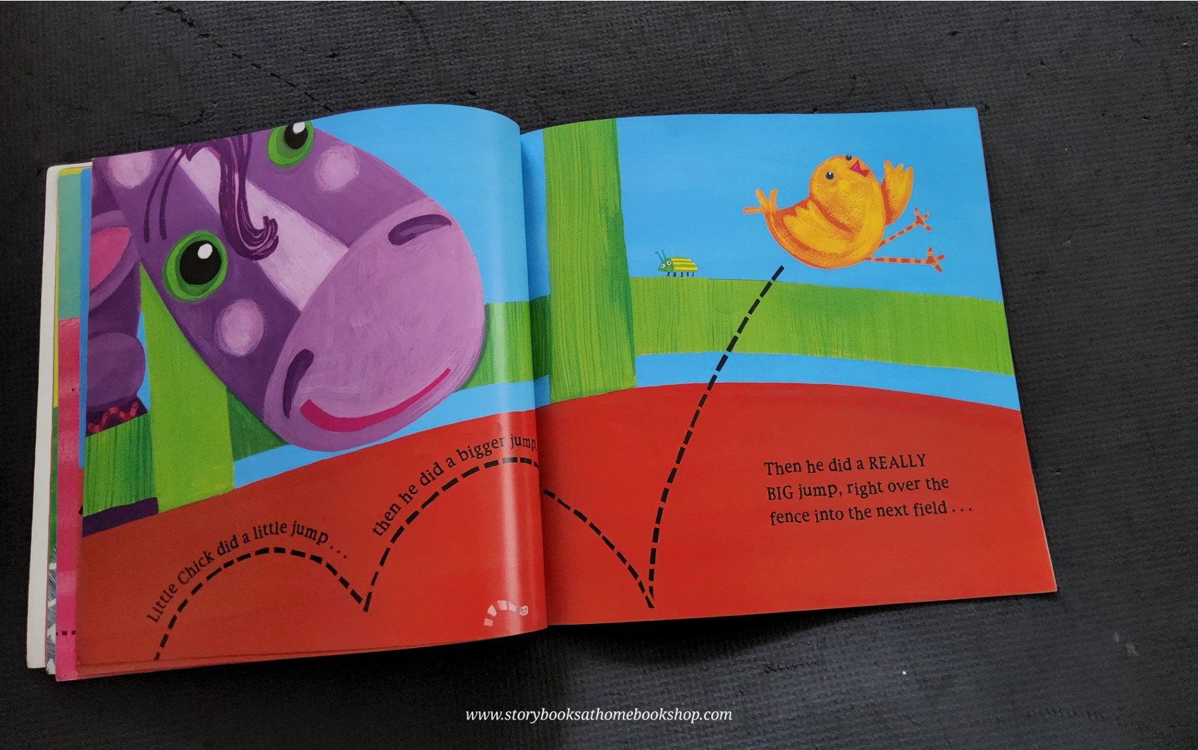 หนังสือนิทานปกอ่อน ** 🍅🍓HOPPITY SKIP LITTLE CHICK BY JO BROWN