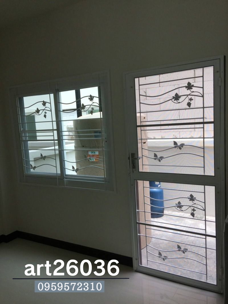 เหล็กดัดพร้อมมุ้งลวด