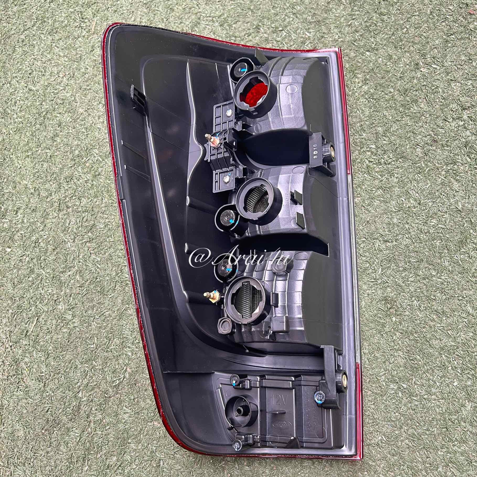 ไฟท้าย NISSAN NAVARA NP300 RH ข้างขวา ปี 2014-20
