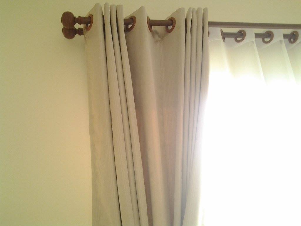 ติดตั้งผ้าม่านตาไก่ สีขาว มินิมอล