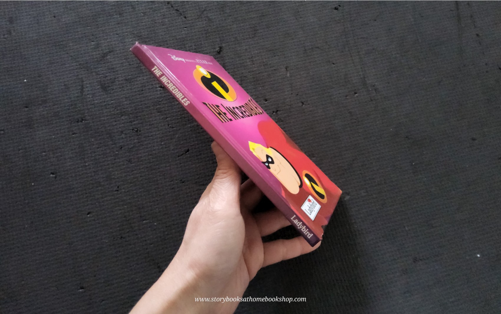 หนังสือนิทานปกแข็ง** 🍅🍓 Disney PIXAR THE INCREDIBLES