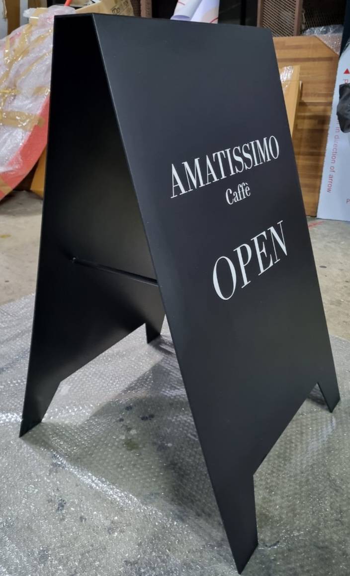 #ป้ายเหล็กฉากสามเหลี่ยมติดสติ๊กเกอร์ไดคัท