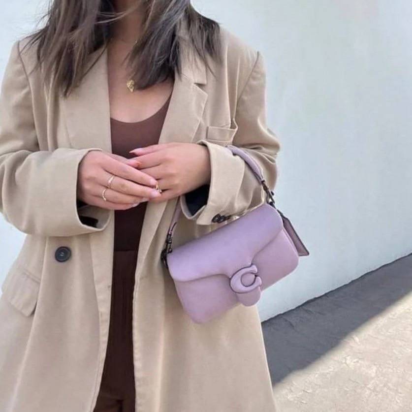 New Coach Pillow Tabby Shoulder Bag 18 มีสายคล้องแขนถอดได้ สายยาวถอดได้ ปรับได้ ขนาด 7 1/4" (L) x 4" (H) x 2 1/2" (W) อุปกรณ์ป้ายราคา แคร์การ์ด ถุงผ้า