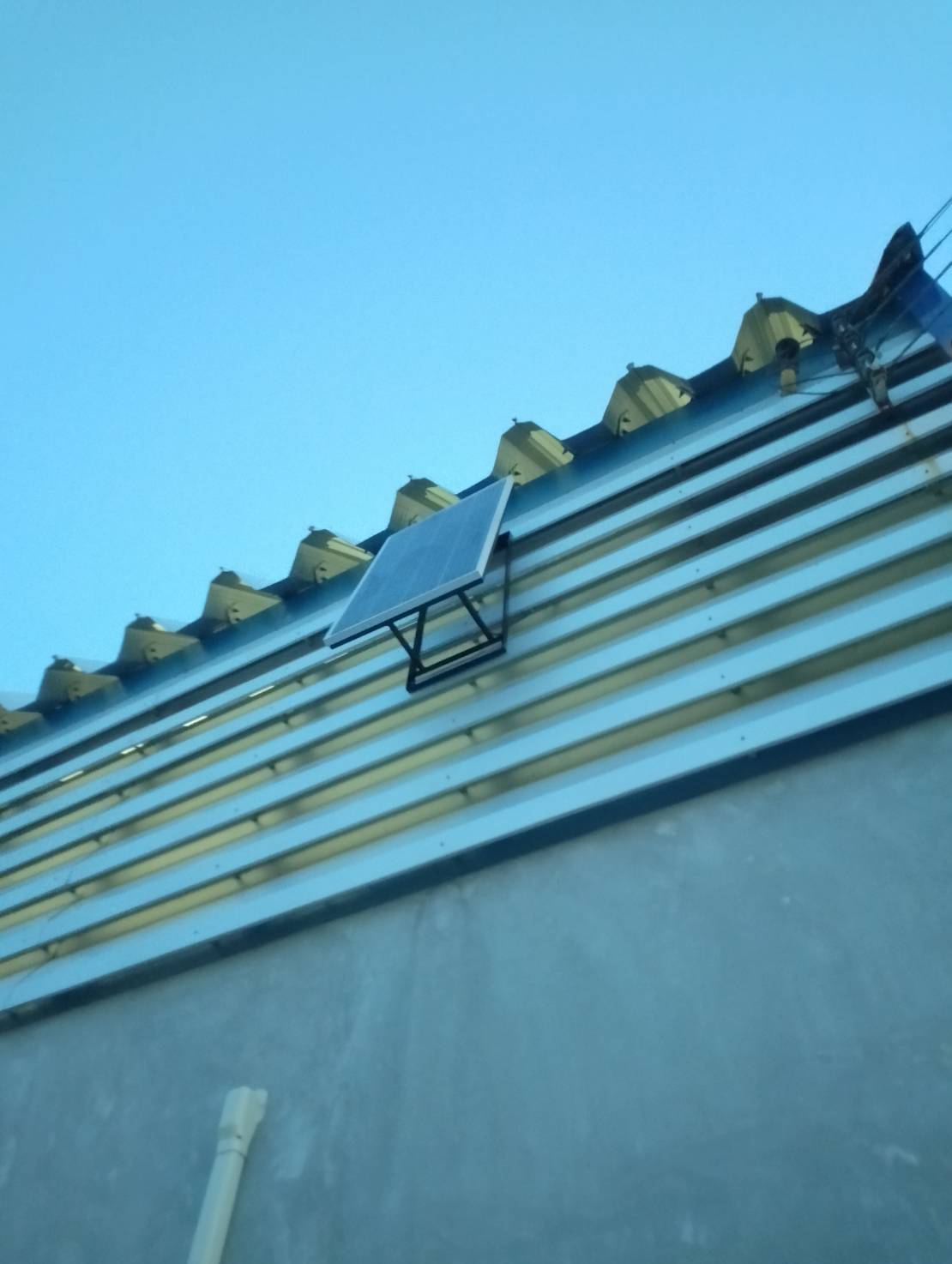 #งานติดตั้งป้ายอักษรสแตนเลสแฮร์ไลน์ทำสียกขอบ #ป้ายไฟโซล่าเซลล์ #คอมโพสิตสีขาวรองหลัง #ป้ายบ้านเลขที่