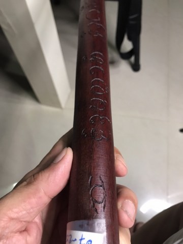 ไม้เท้าครูบาชัยยะวงศา เล่มนี้ ได้มาจากชาวกะเหรี่ยงท่านหนึ่ง ปัจจุบัน (ปี 2565) อายุ 80-90 ปีแล้ว ตอนที่ไปเอาไม้เท้านี้ เพื่อน ๆ เพื่อนบ้านคุณลุงท่านก็ไปเอาไม้เท้าที่บ้าน ของตัวเองให้ นำมารวม ๆ กัน จึงได้มา 5 เล่มในคราวเดียวกัน