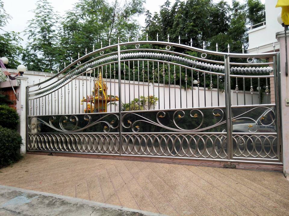 รั้วหน้าบ้าน