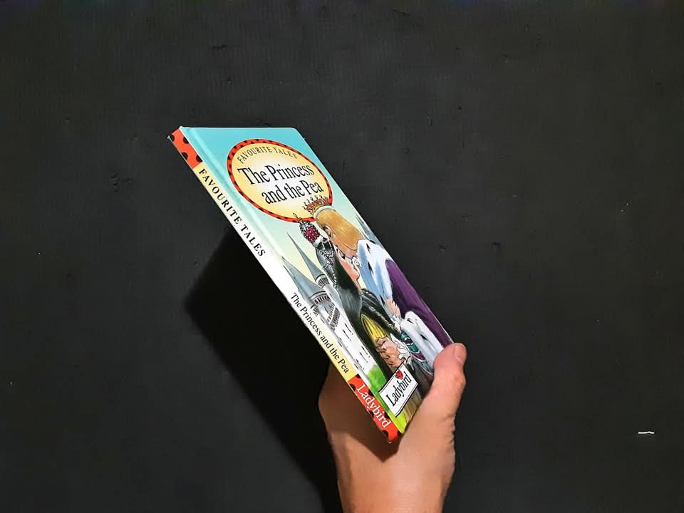 หนังสือนิทานปกแข็ง** 🍅🍅FAVOURITE TALES:THE PRINCESS AND THE PEA