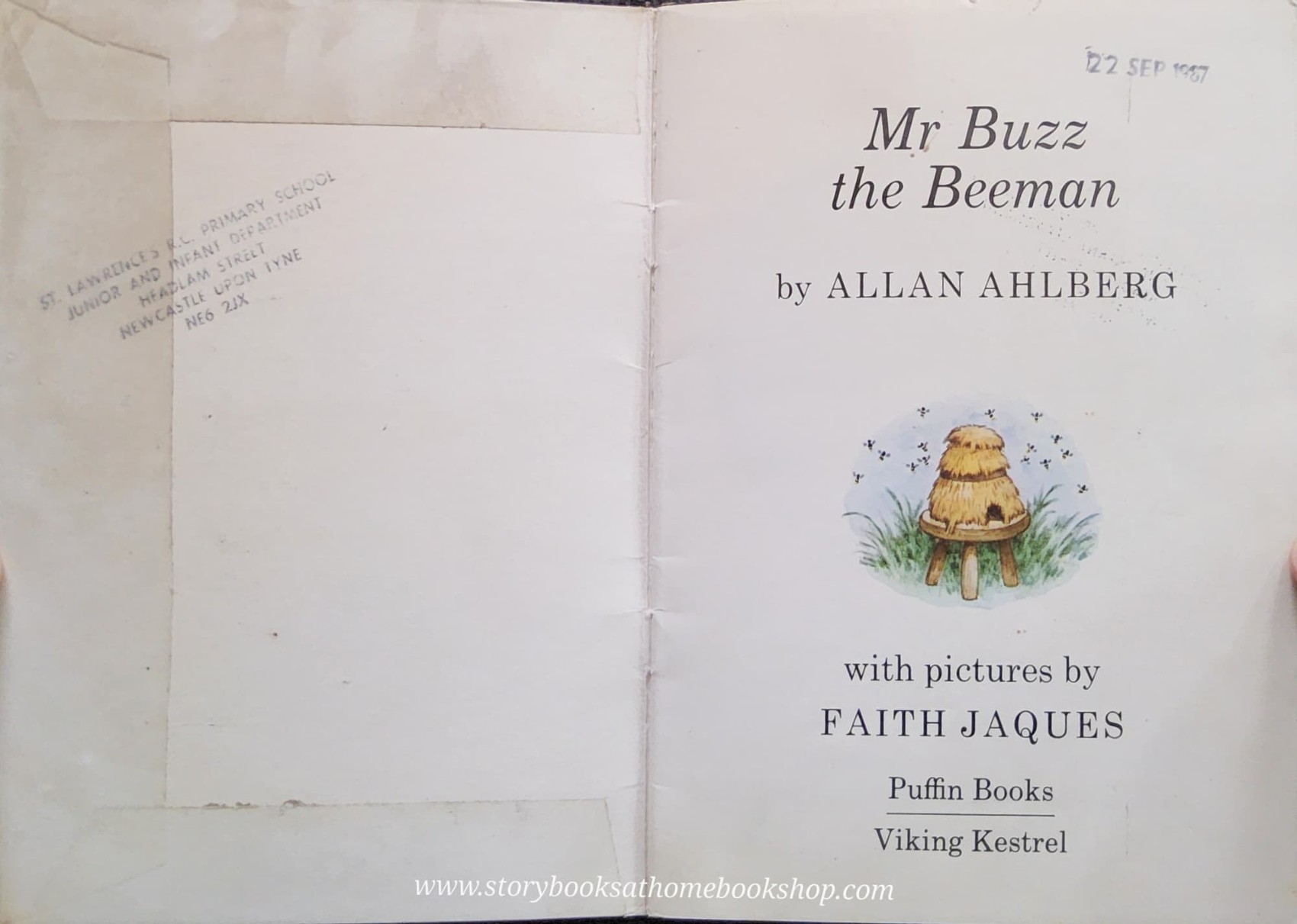 หนังสือนิทานปกอ่อน ** 🍅🍓HAPPY FAMILIES: MR BUZZ THE BEEMAN