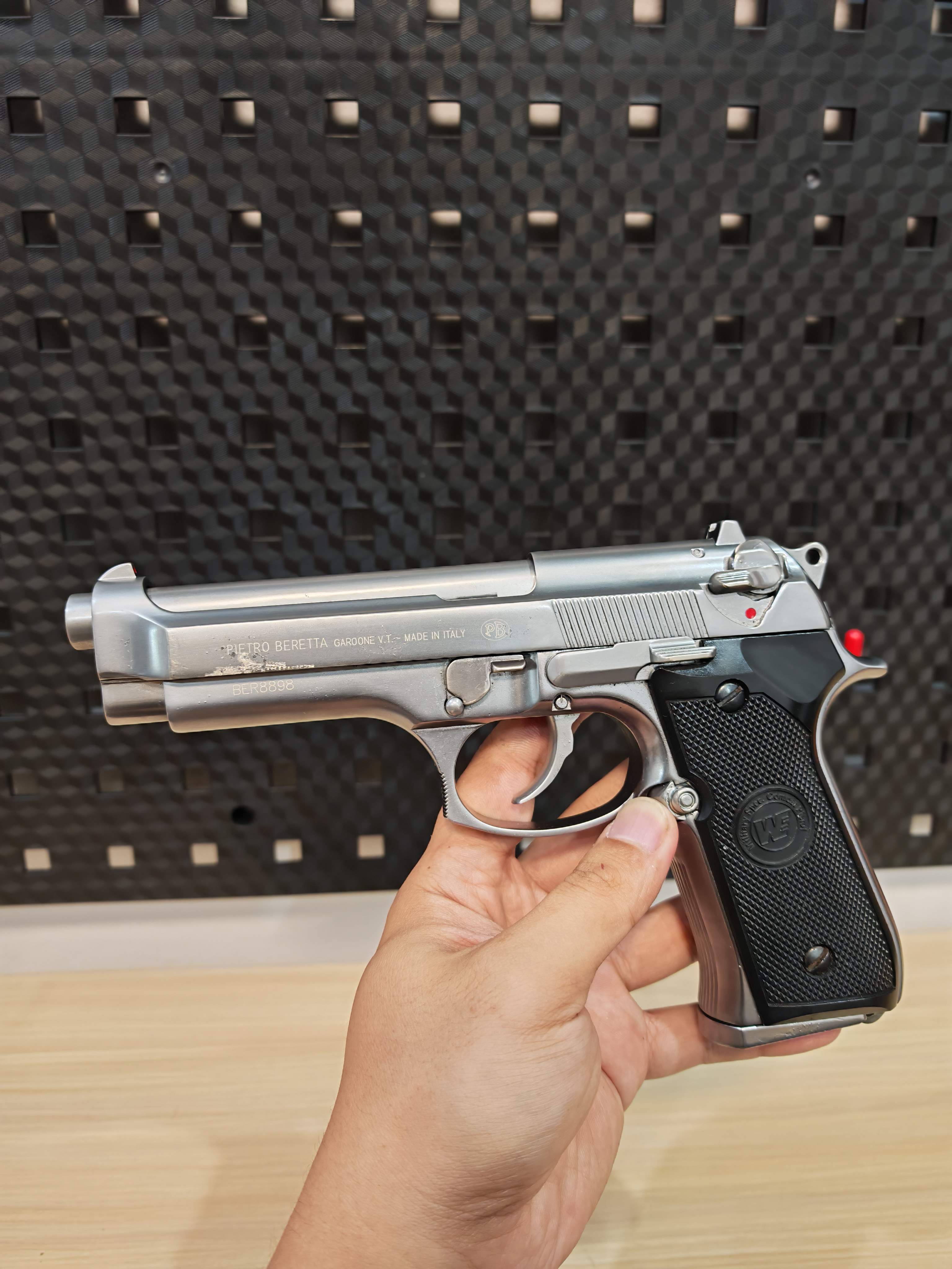 WE Beretta M92 Semi Version GBB เงิน ไต้หวัน BB Gun บีบีกัน แบบแก๊ส ปืนอัดลม มือสอง Airsoft Gun