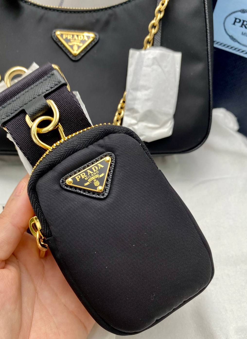 New Prada nylon *ล็อตใหม่ไม่มีการ์ดแข็ง ขนาด : Width: 22cm x Height: 18cm x Depth: 6.5cm