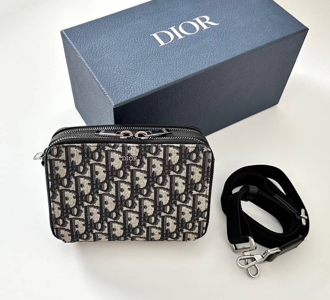 New Dior Pouch with strap อุปกรณ์กล่อง ถุงผ้า การ์ด สาย