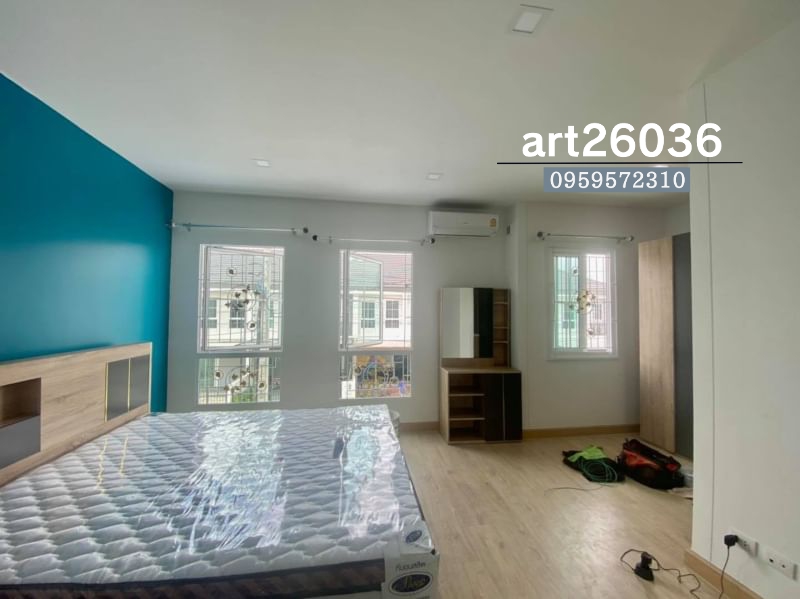 เหล็กดัดพร้อมมุ้งลวด ลายผีเสื้อวงกลม