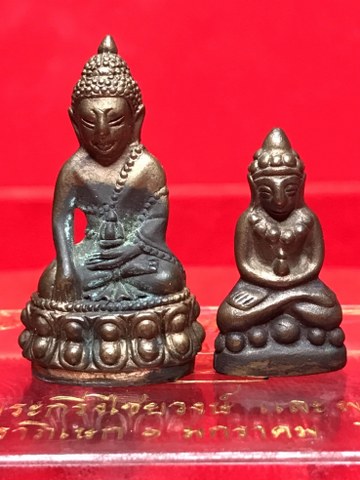 มีผู้บูชาแล้ว พระกริ่งไชยวงษ์-พระชัยวัฒน์วิสุทธิมุนี ปี 2527 รุ่นแรก หลวงปู่ครูบา ชัยยะวงศา วัดพระพุทธบาทห้วยต้อม เนื้อนวโลหะ หมายเลข ๖๒ ปลุกเสกพิธี ตานใช้ตานแทน วันขึ้นปีใหม่ ๑ มกราคม ๒๕๒๗
