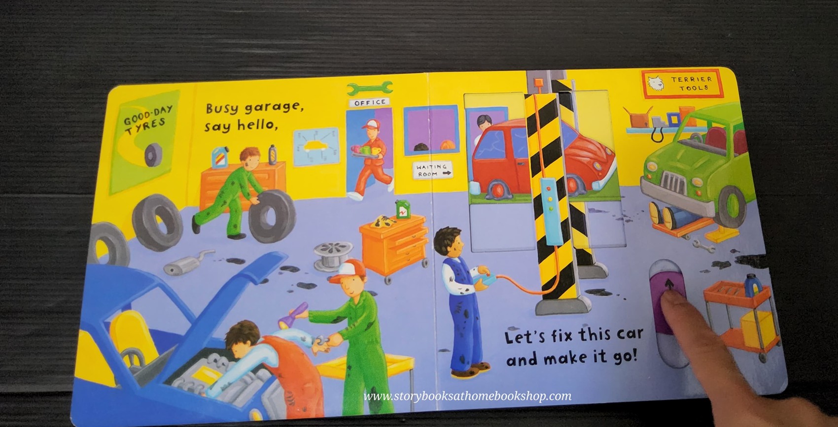 PLAY AND LEARN BOARD BOOK** 🍅🍅BUSY GARAGE BY RECECCA FINN