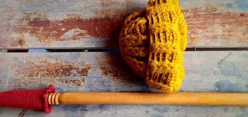 ไม้เท้าหลวงปู่ครูบาชัยยะวงศา วัดพระพุทธบาทห้วยต้ม จารตลอดด้าม ด้ามนี้ได้มาจากคุณลุงพิษณุฯ ชาวกะเหรี่ยงชาวห้วยต้ม คุณลุงได้มาเมื่อตอนอยู่ที่กุฏิกับหลวงปู่ จำปีไม่ได้ ผมได้เช่าวัตถุมงคลหลายอย่างมาจากคุณลุง