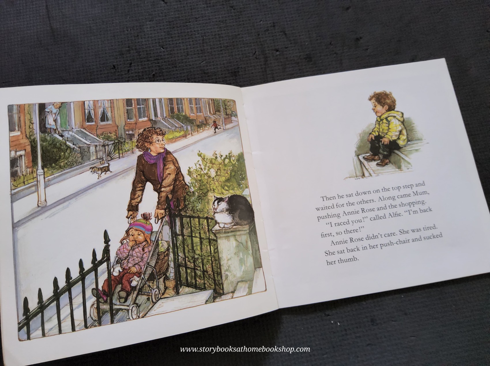 หนังสือนิทานปกอ่อน** 🍅🍓ALFIE GETS INB FIRST BY SHIRLEY HUGHES