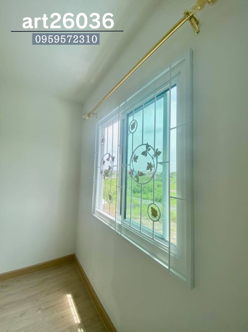 เหล็กดัดพร้อมมุ้งลวด ลายผีเสื้อวงกลม