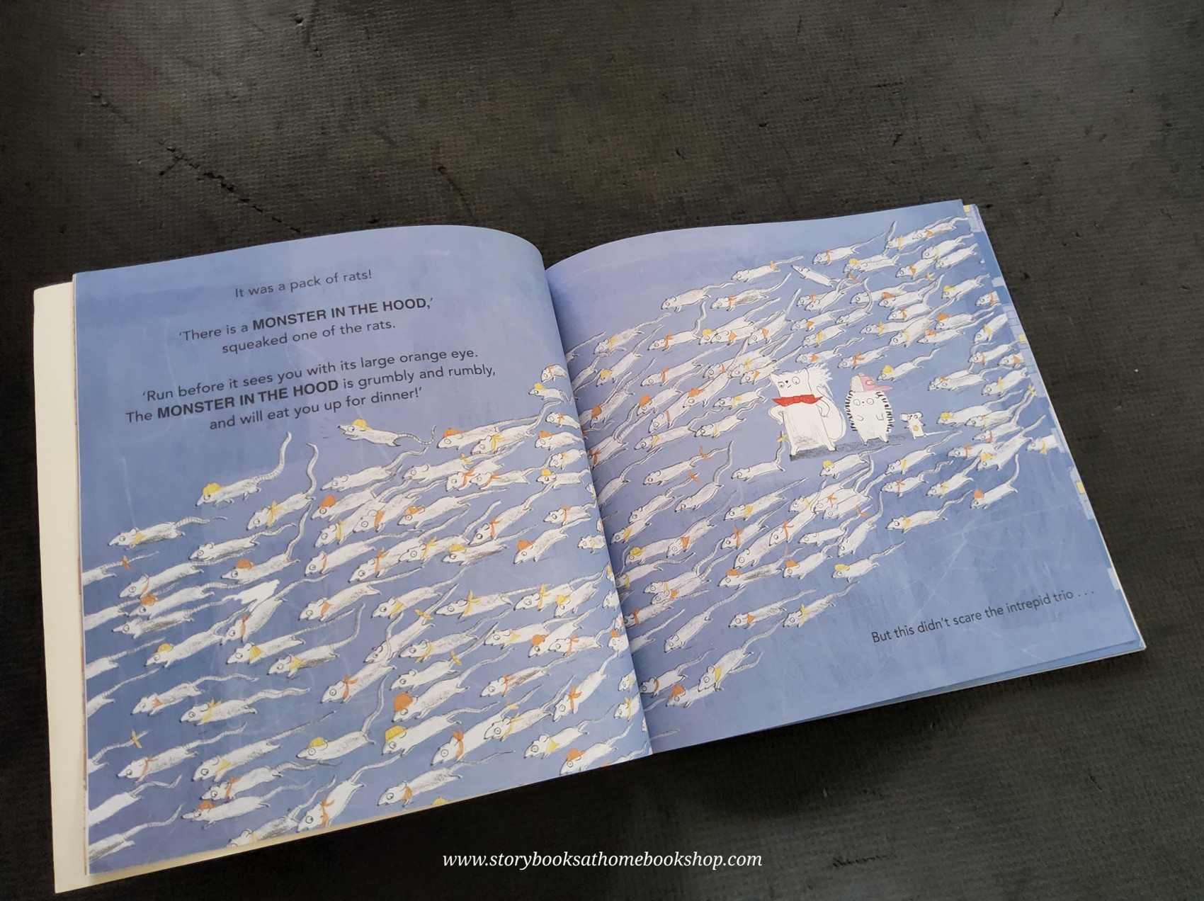 หนังสือนิทานปกอ่อน** 🍅MONSTER IN THE HOOD BY STEVE ANTONY