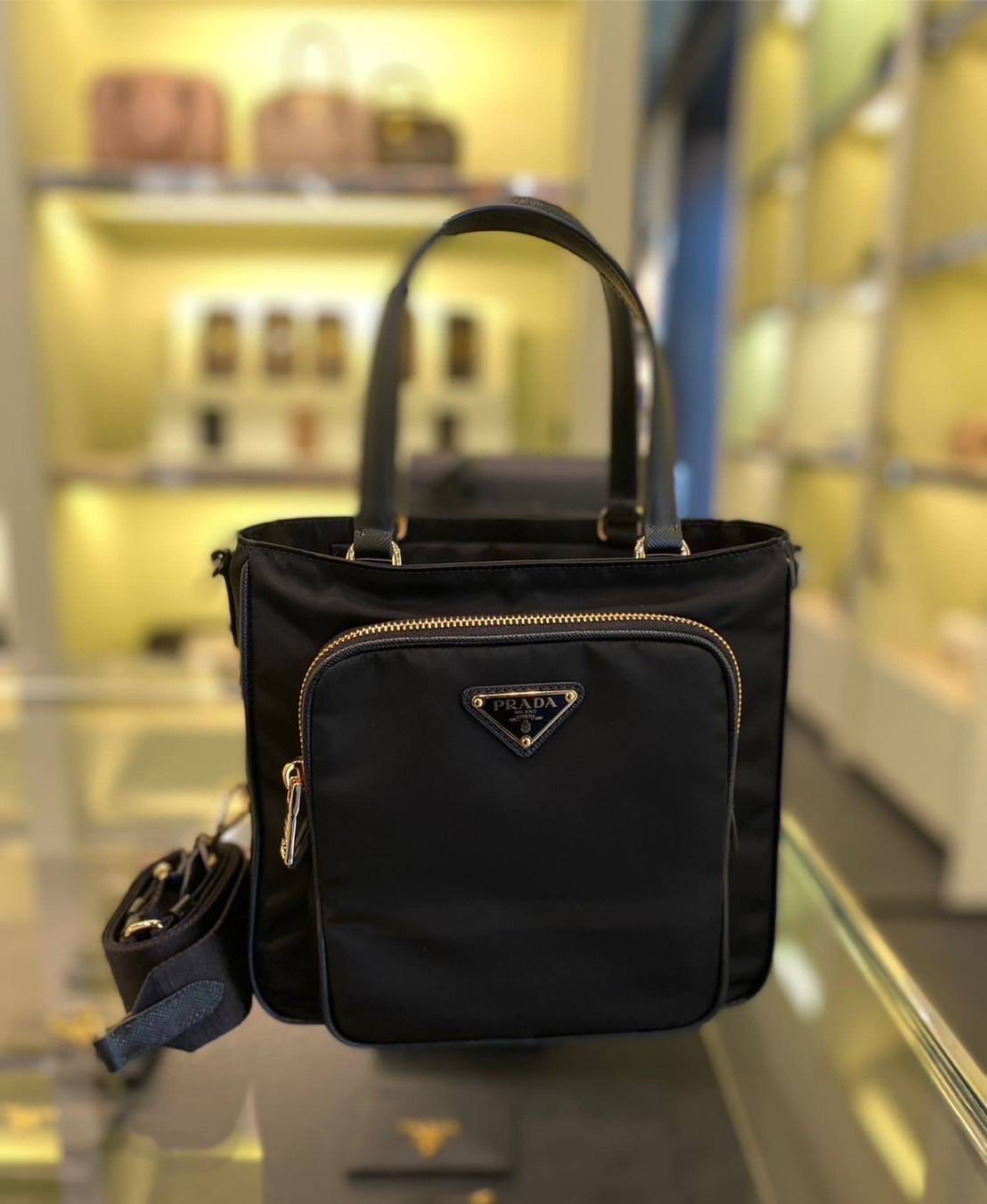 ว่าง 1 สุดท้าย New Prada Tessuto Shopping Tote Bag Size สูง 8.2 x กว้าง 9 x ฐาน 4 นิ้ว