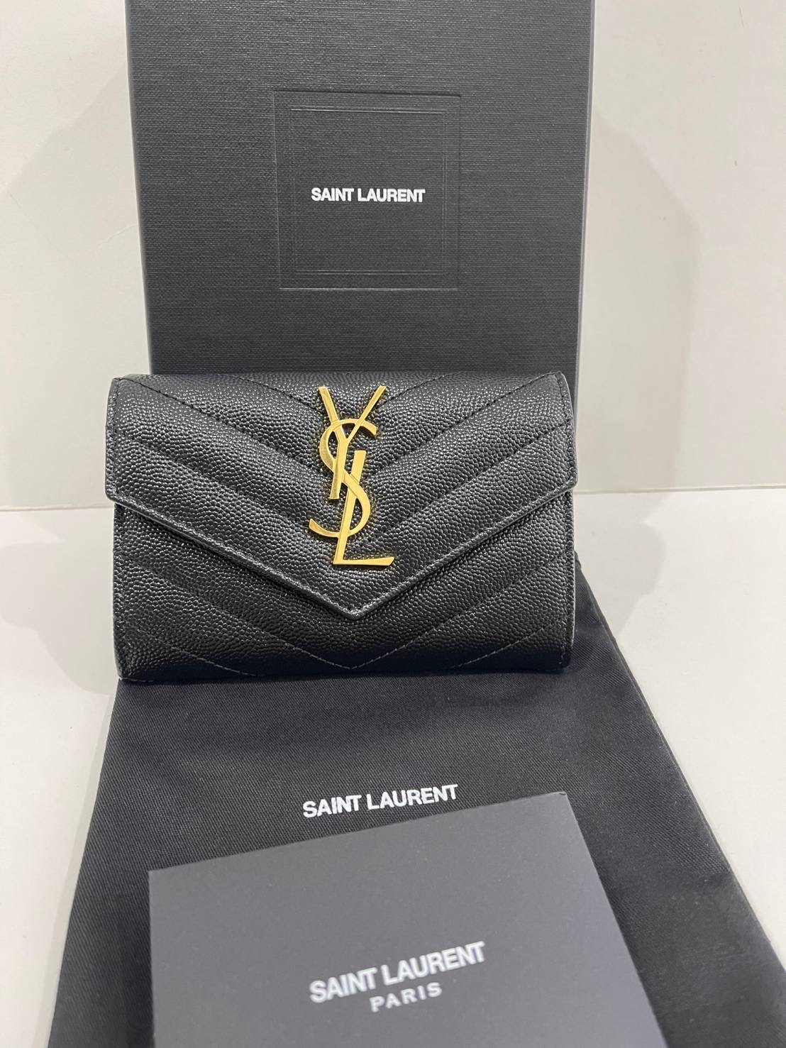 พร้อมส่ง New YSL flap Shop King power ปี 22 ขนาด Width: 13.5cm, Height: 9.5cm, Depth: 3cm