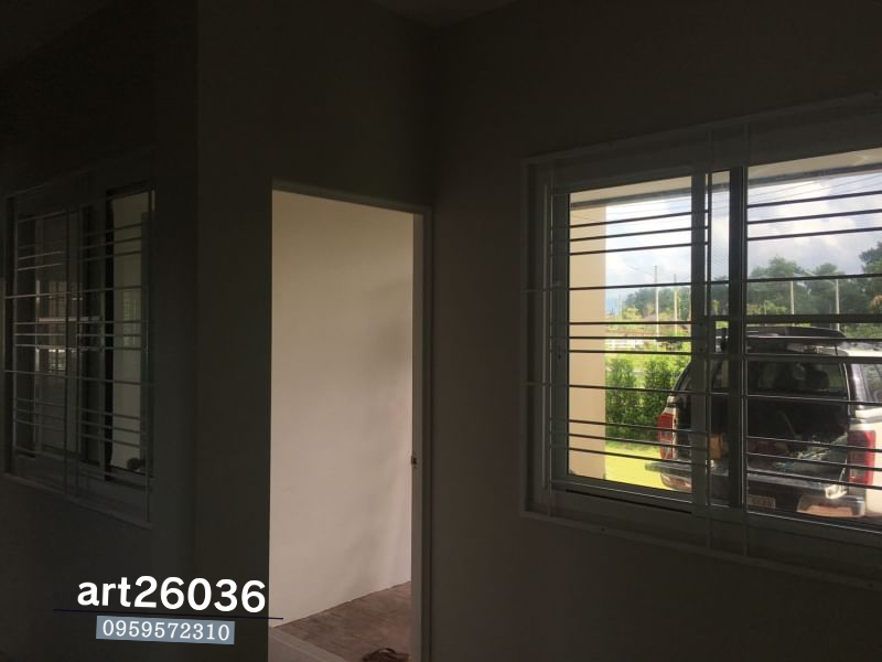 เหล็กดัดสีอบพร้อมมุ้งลวด ลายนิยมติดตั้ง