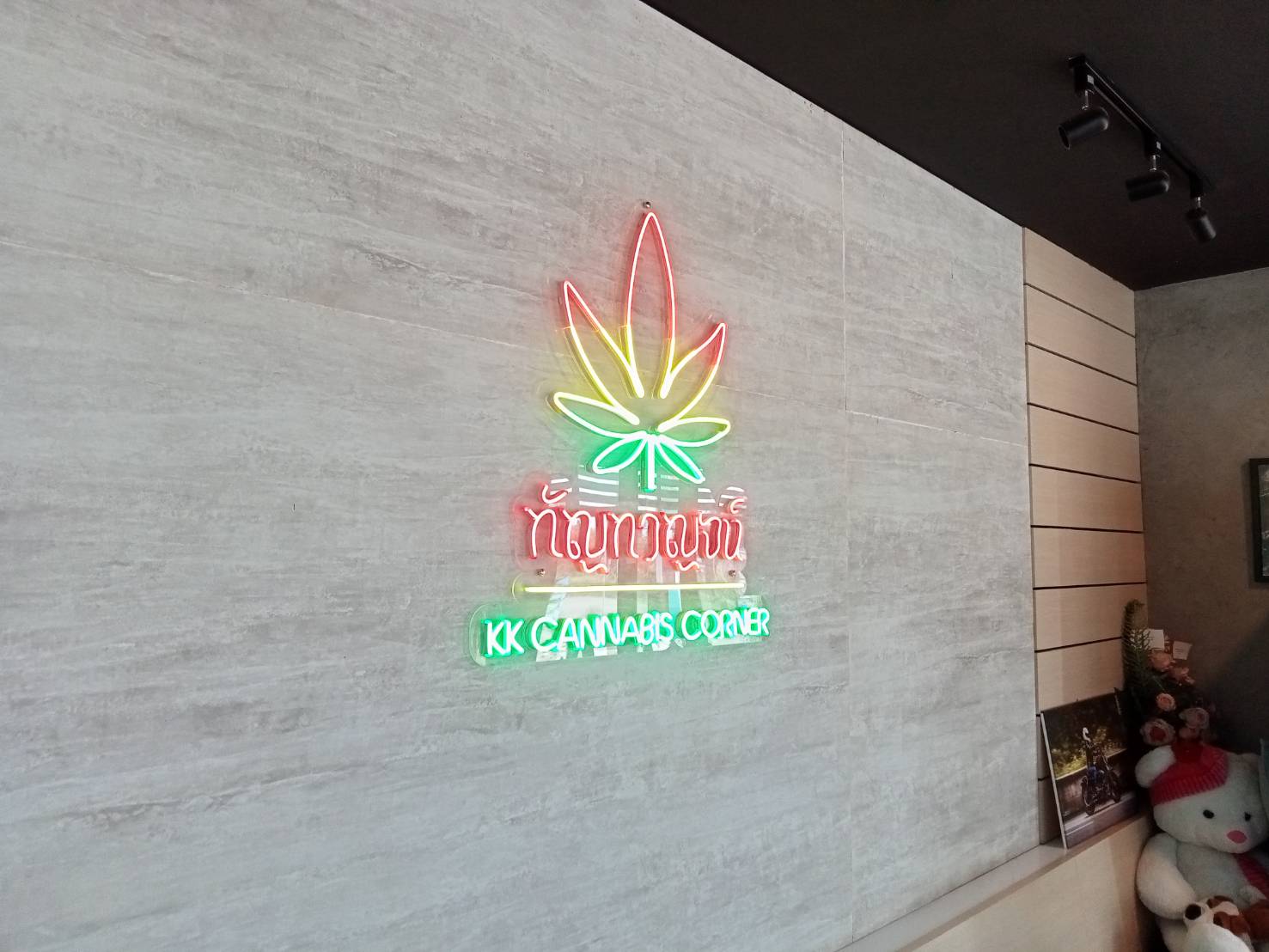 #งานติดตั้งป้ายไฟนีออนดัดledอะคริลิคใสรองหลัง #กัญกาญจน์