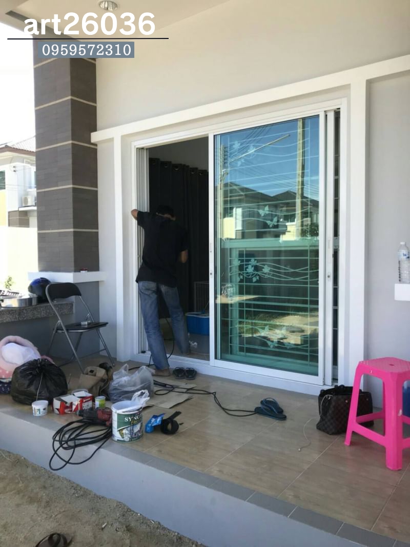 เหล็กดัดสีอบพร้อมมุ้งลวด สีขาว ผีเสื้อ