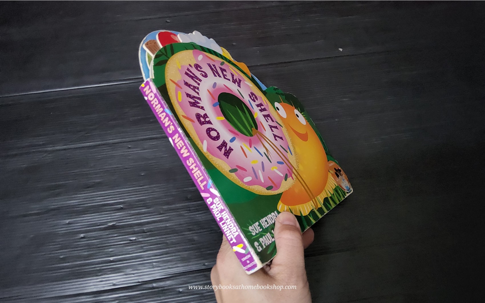 BOARD BOOK** ð
ð
NORMAN'S NEW SHELL BY SUE HENDRA AND PAUL LINNET