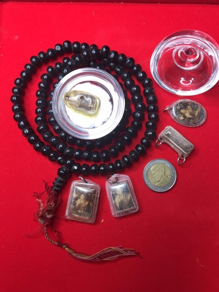 ประคำหลวงปู่ครูบาชุ่ม โพธิโก เส้นนี้ได้มาพร้อมกับทันตธาตุครูบาชุ่ม โพธิโก (๐๒-๐๕๓) และรูปถ่ายด้านหลังติดเกศาหลวงปู่ครูบาชุ่ม (๐๒-๐๕๔ ๐๒-๐๕๖ ๐๒-๐๕๗ ๐๒-๐๕๘) และตะกรุดหนังควาย (๐๒-๐๕๕) ได้มาจากคนรุ่นลูก ลูกศิษย์หลวงปู่ครูบาชัยยะวงศา อยู่ข้างวัดพระพุทธบาทห้วย