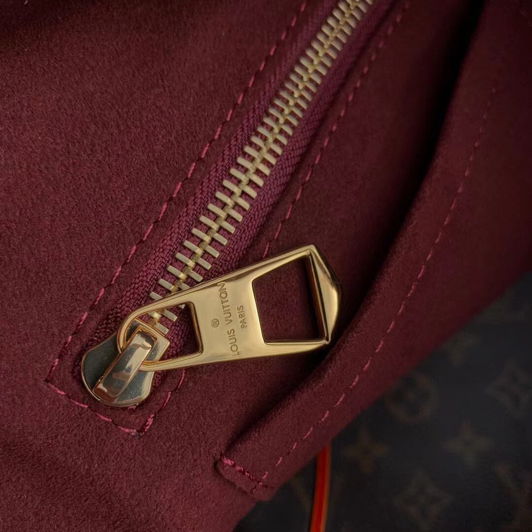 [Pre-order]กระเป๋าสะพาย กระเป๋ารุ่น CarryAll PM Monogram - Louis Vuitton- M46203 งานคุณภาพที่ดีที่สุด