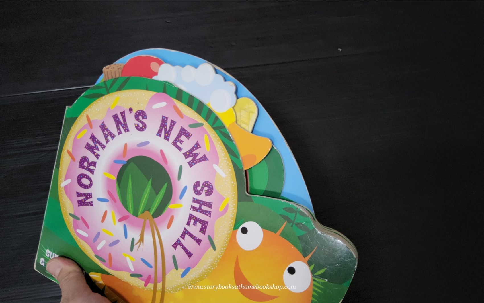BOARD BOOK** ð
ð
NORMAN'S NEW SHELL BY SUE HENDRA AND PAUL LINNET