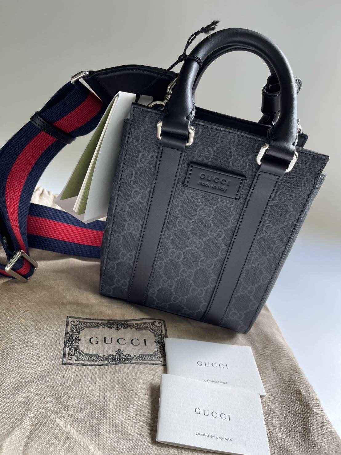โปร New Gucci Supreme Mini Tote ขนาด 6.29 x 7.87 x 2.75 นิ้ว