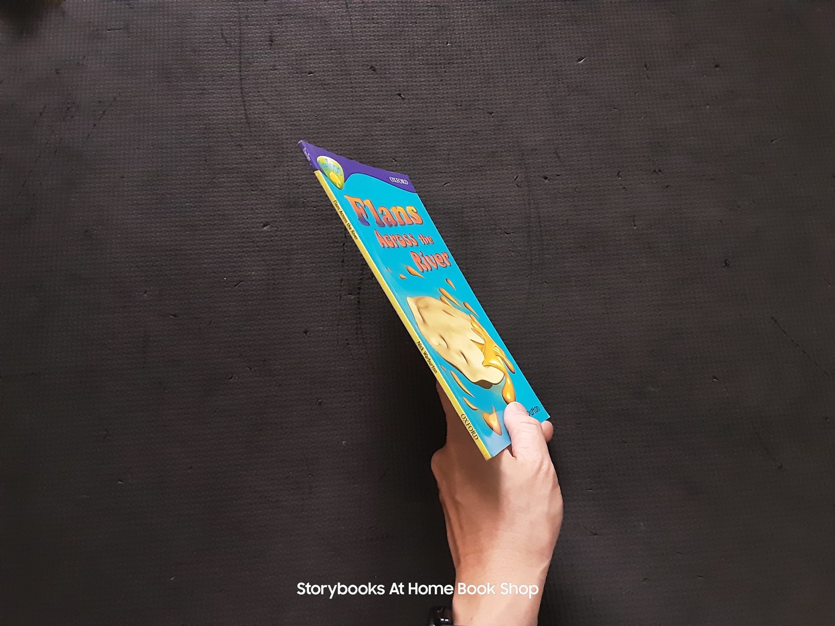 หนังสือนิทานปกอ่อน** 🍅🍓FLANS ACROSS THE RIVER BY NICK WARBURTON