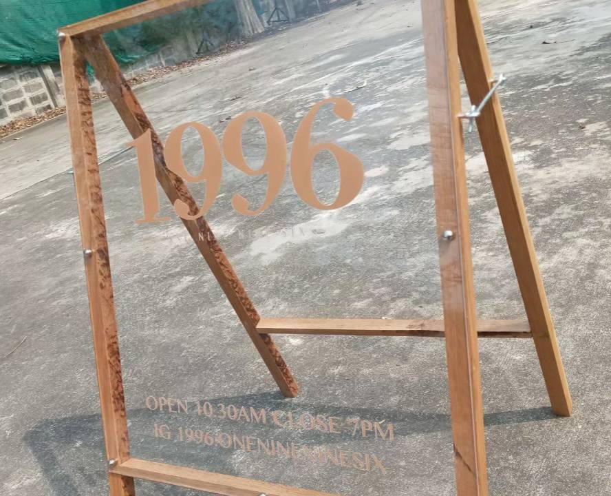 #ป้ายไม้สนติดอะคริลิคติดสติ๊กเกอร์ไดคัท