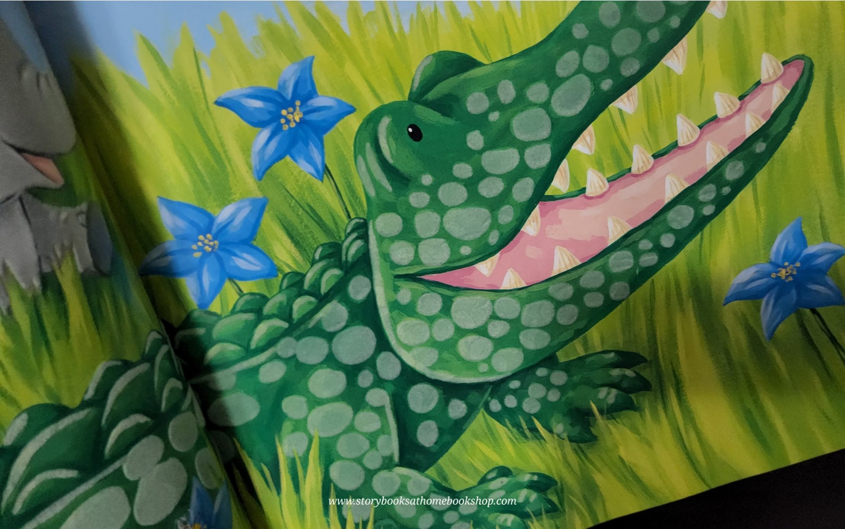 TOUCH AND FEEL BOOK **หนังสือนิทานปกอ่อน** 🍅SAY HELLO TO THE JUNGLE ANIMALS!