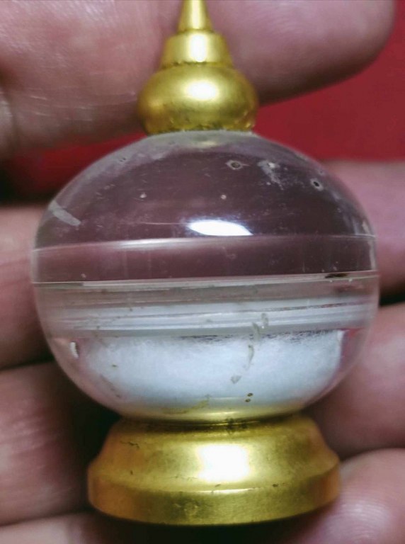 พระทันตธาตุ ครูบาธรรมธิ วัดสันป่าตึง อ.แม่แตง จ.เชียงใหม่ ได้มาจากพ่อหนานจักร อายุ 82 ปี ปัจจุบัน (พ.ศ.2567) ยังมีชีวิตอยู่ แม่แตง จ.เชียงใหม่ เคยบวชรับใช้ครูบาธรรมธิ ตั้งแต่ปี 2529 - 2536 และสึกในปี 2540 ท่านได้พระทันตธาตุนี้มาเมื่อปี 2536