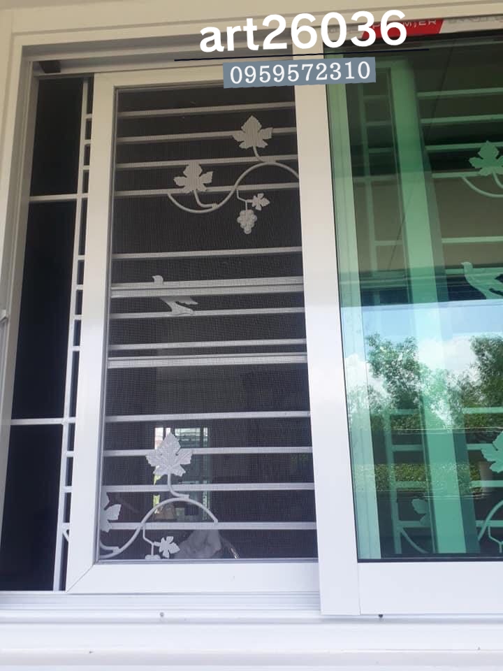 เหล็กดัดสีอบขาว พร้อมมุ้งลวด ใบไม้