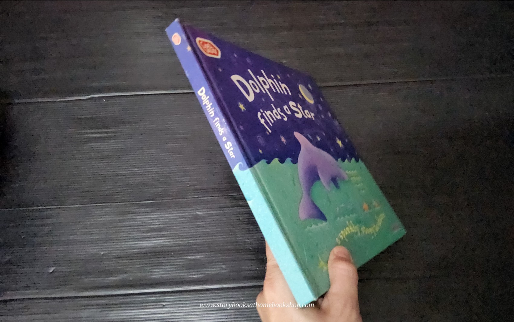 SPARKLY STORY BOOK **หนังสือนิทานปกแข็ง ** ♥️♥️DOLPHIN FINDS A STAR
