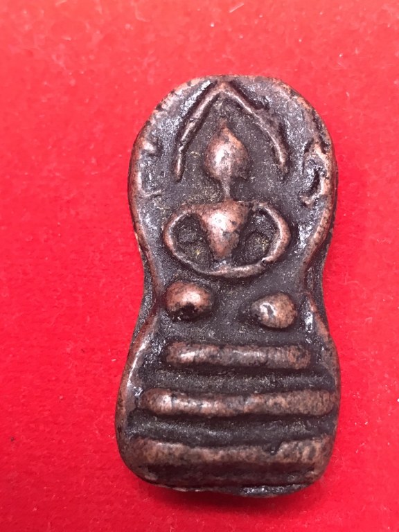สมเด็จเข่าตุ่ม ทรงเว้า พระยอดขุนพล หลวงปู่บุญ วัดกลางบางแก้ว ประมาณก่อนปี ๒๕๐๐