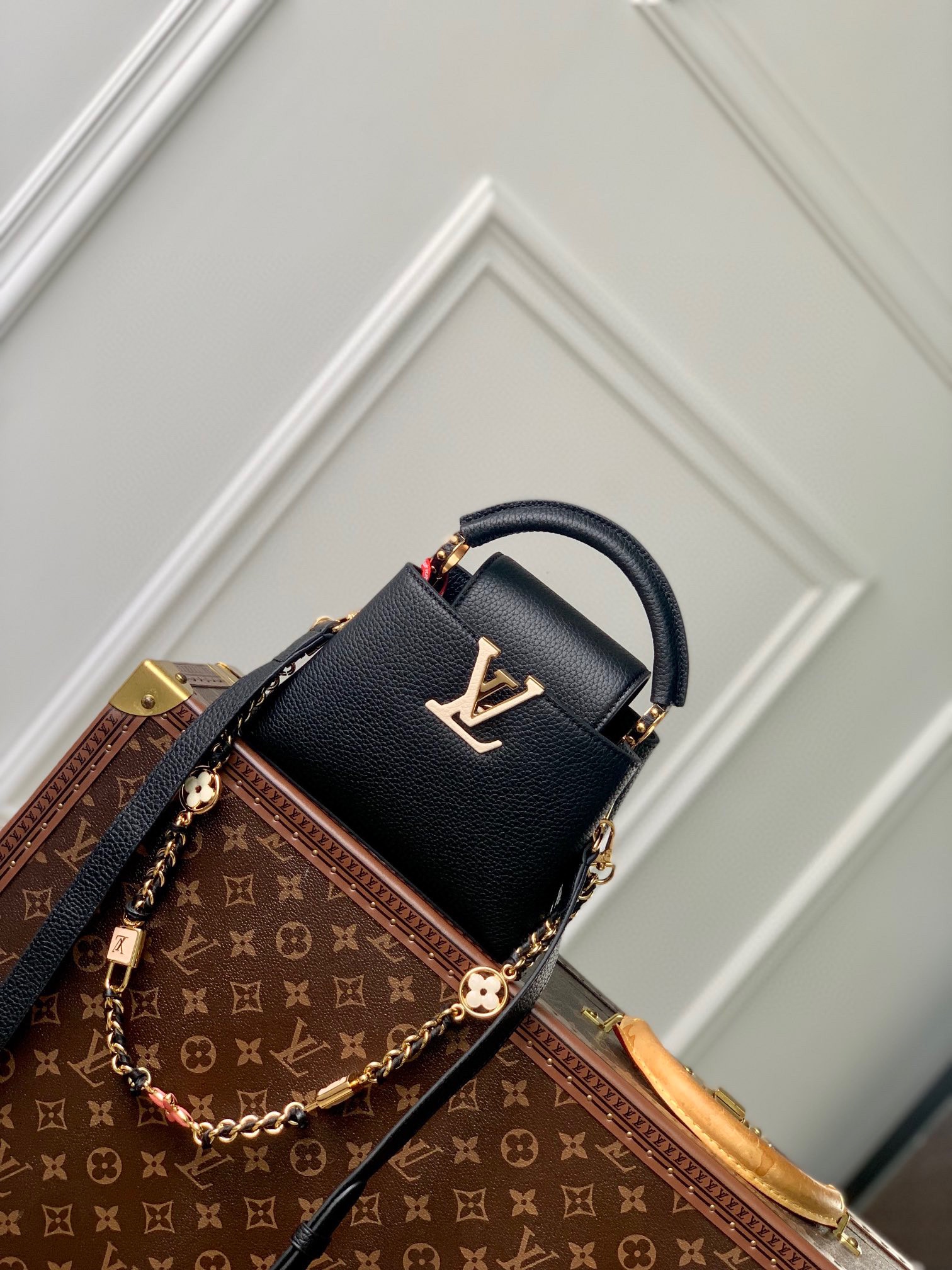 [Pre-order]กระเป๋าสะพาย LOUIS VUITTON Taurillon Leather Capucines งานคุณภาพที่ดีที่สุด