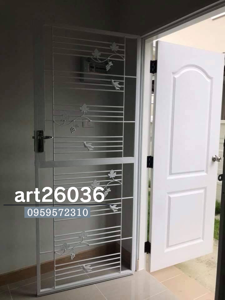 เหล็กดัดพร้อมมุ้งลวด บานประตูและหน้าต่าง