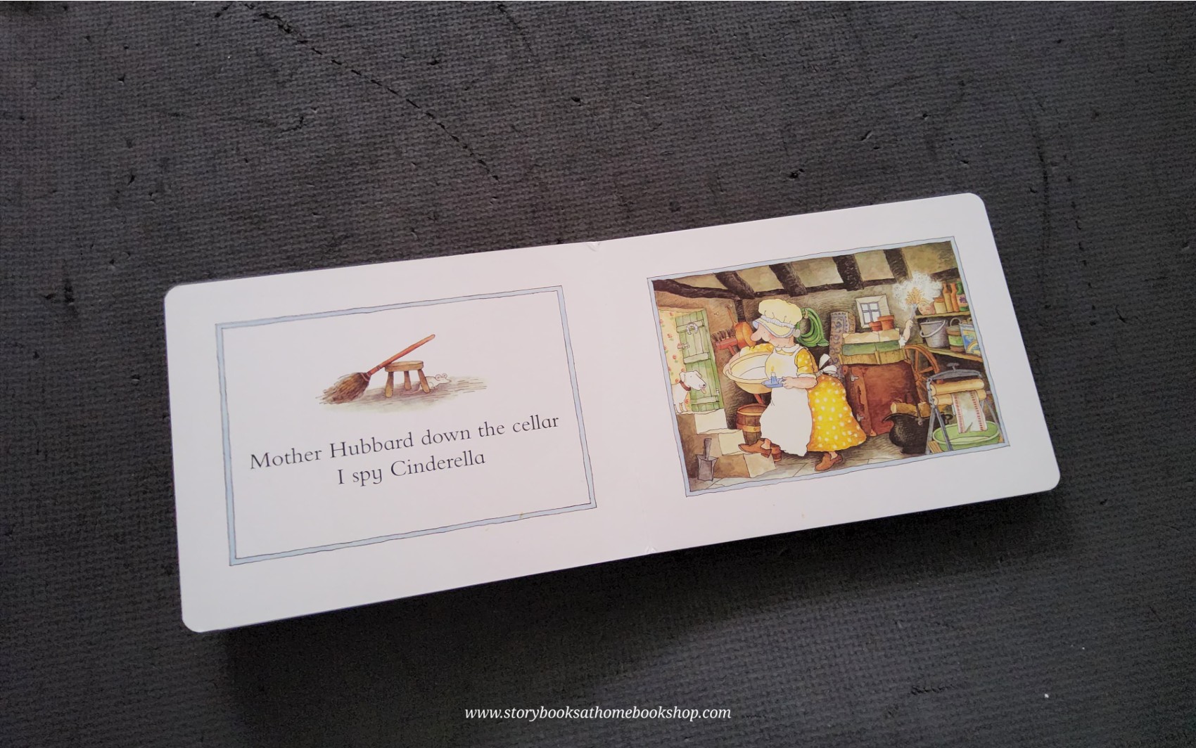 RECOMMENED BOOK **BOARD BOOK** 🍅EACH PEACH PEAR PLUM BY JANET AND ALLAN AHLBERG