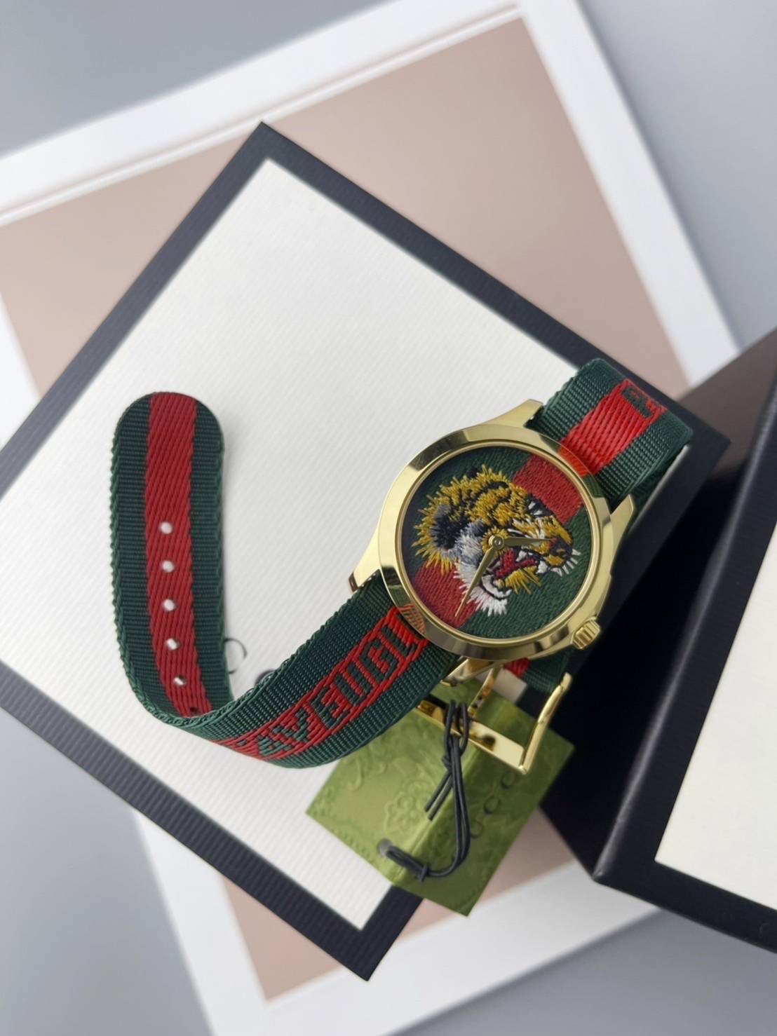 New Gucci Watch หน้าเสือ กรอบทอง ขนาด 38mm. สายไนลอนเขียว-แดง